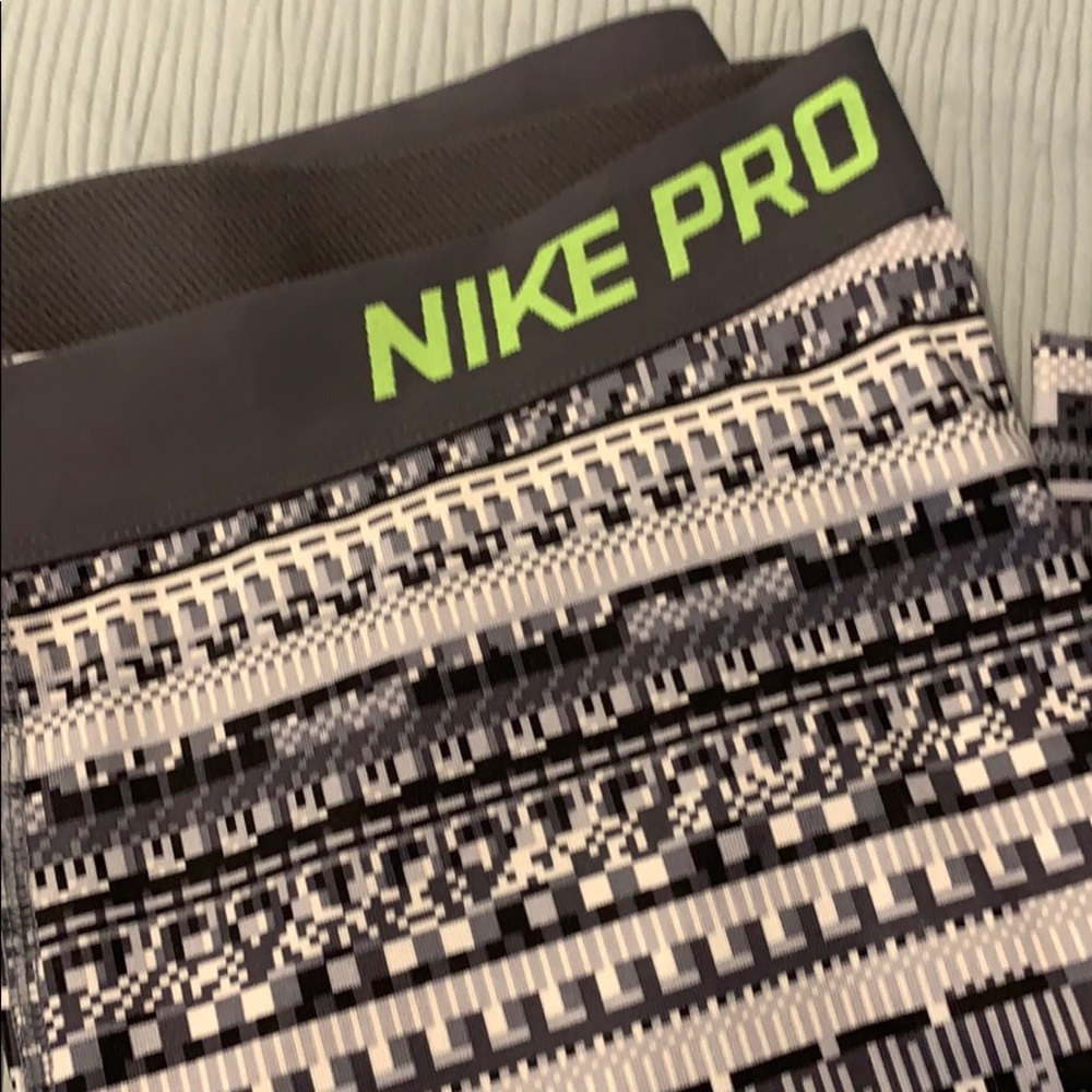 Nike Dri-Fit Tights - Picture 2 of 3